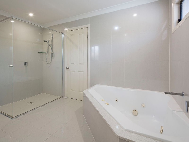 16 Glyn Street, Coorparoo QLD 4151