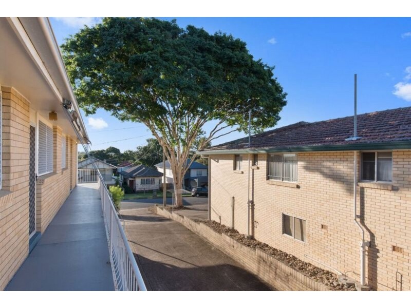 2/32 Barnes Avenue, Coorparoo QLD 4151