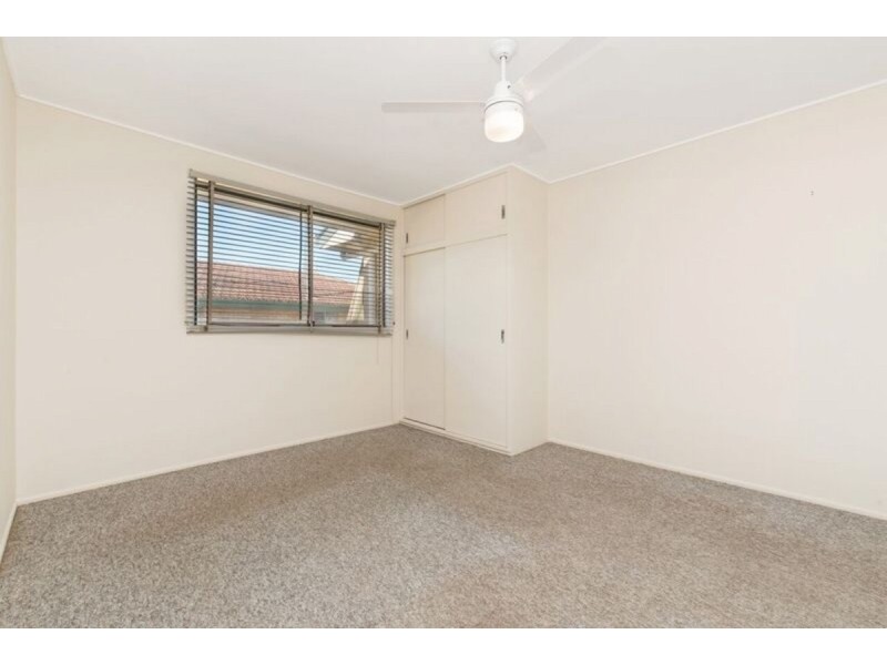 2/32 Barnes Avenue, Coorparoo QLD 4151