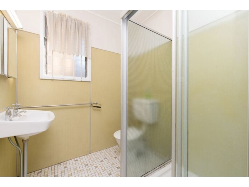 2/32 Barnes Avenue, Coorparoo QLD 4151