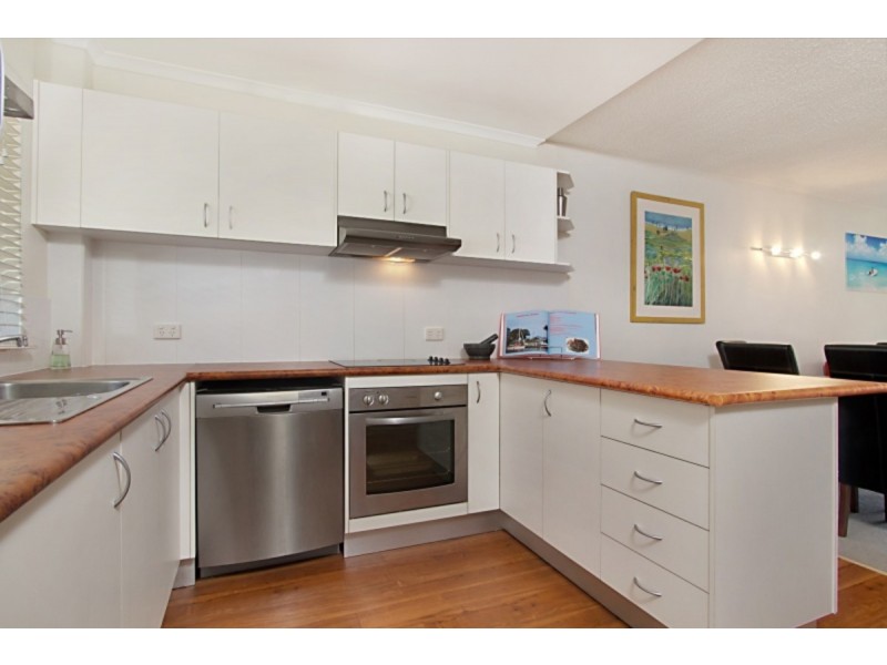 2/32 Macaulay Street, Coorparoo QLD 4151