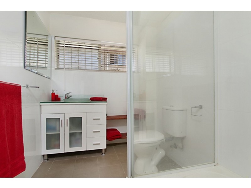 2/32 Macaulay Street, Coorparoo QLD 4151