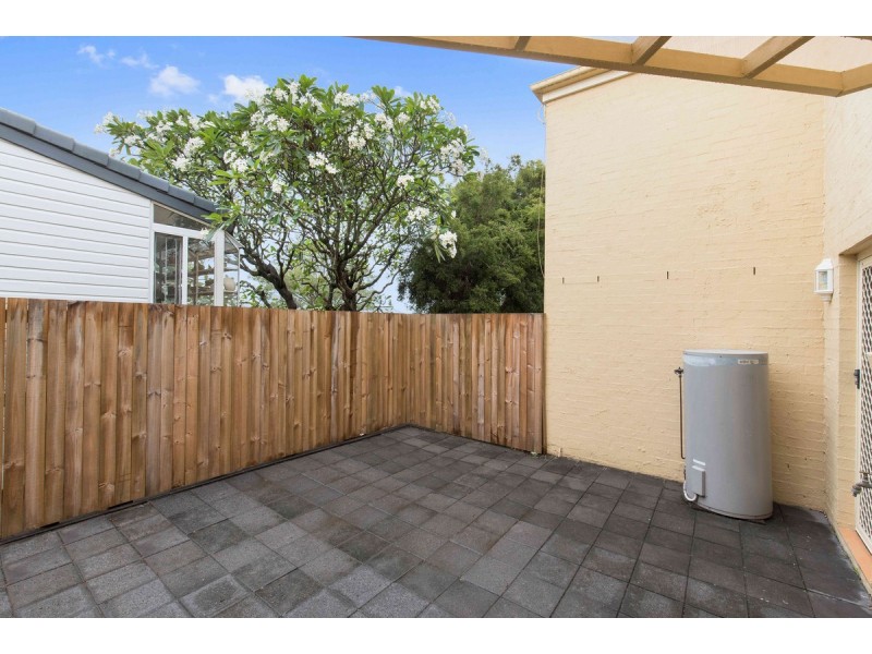 2/396 Upper Cornwall Street, Coorparoo QLD 4151