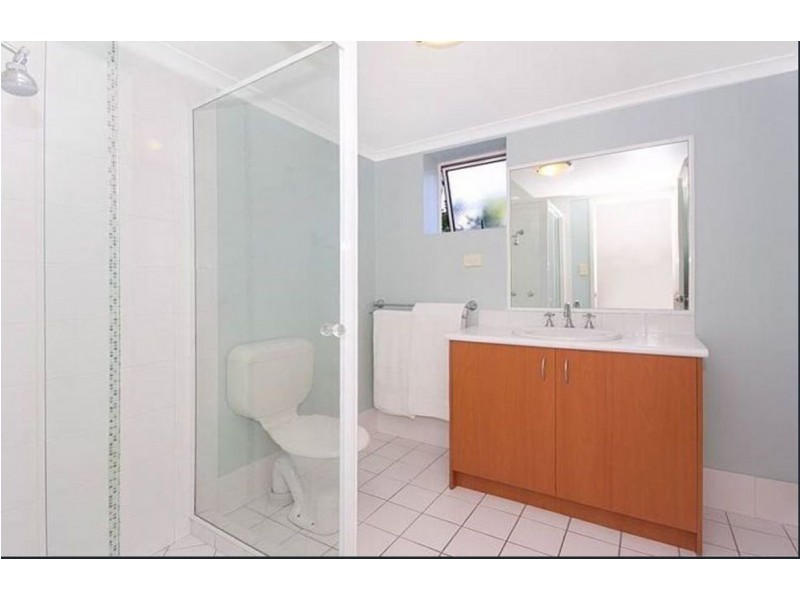 6/24 Mclay Street, Coorparoo QLD 4151