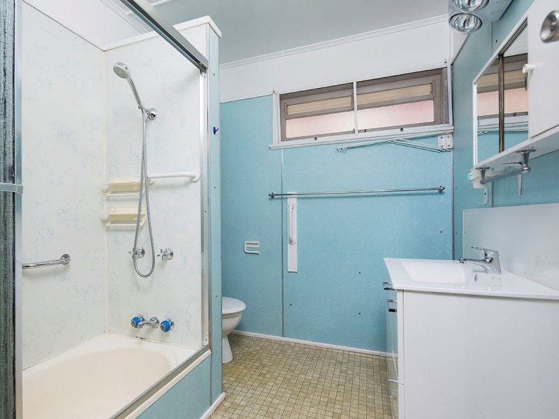 25 Brentnall Street, Norman Park QLD 4170