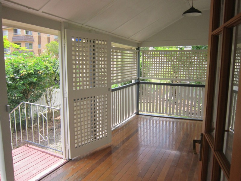 24 Wilkins Street East, Annerley QLD 4103