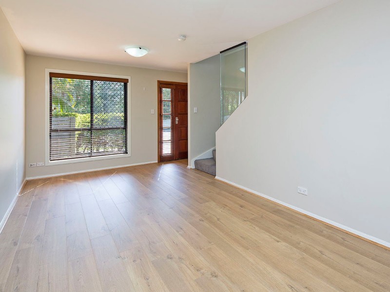 2/20 Robinson Street, Coorparoo QLD 4151