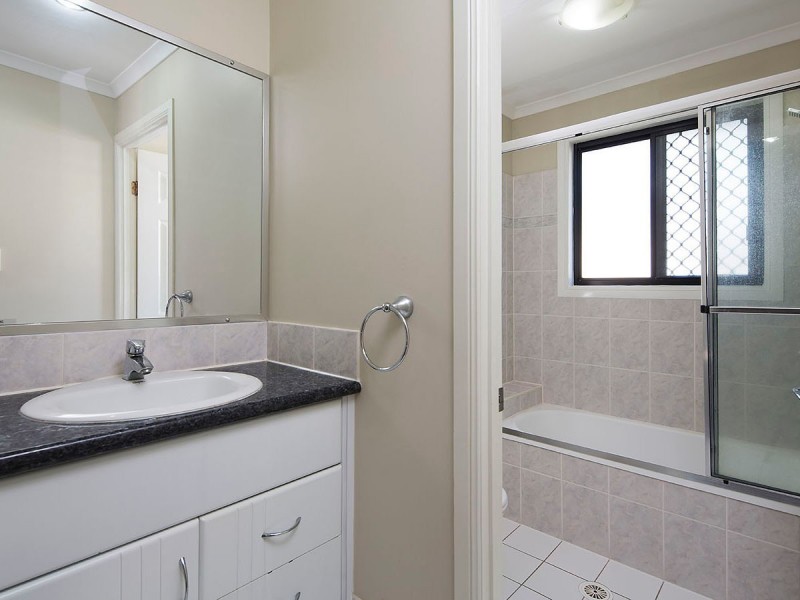 2/20 Robinson Street, Coorparoo QLD 4151