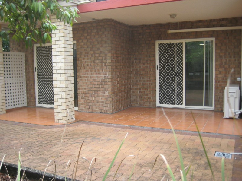 2/16 Knowsley Street, Greenslopes QLD 4120