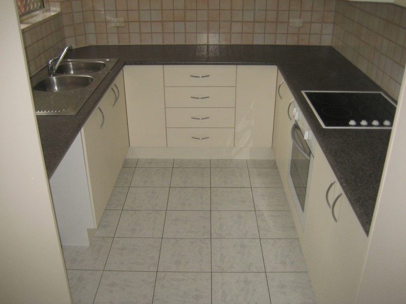 2/16 Knowsley Street, Greenslopes QLD 4120