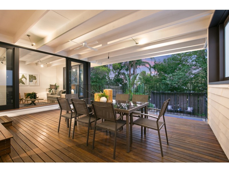 17 Dale Street, Coorparoo QLD 4151