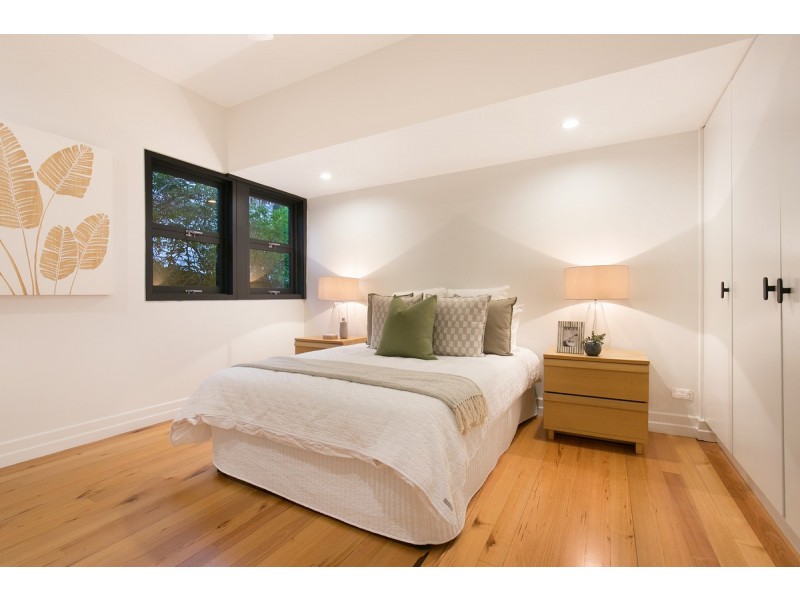 17 Dale Street, Coorparoo QLD 4151