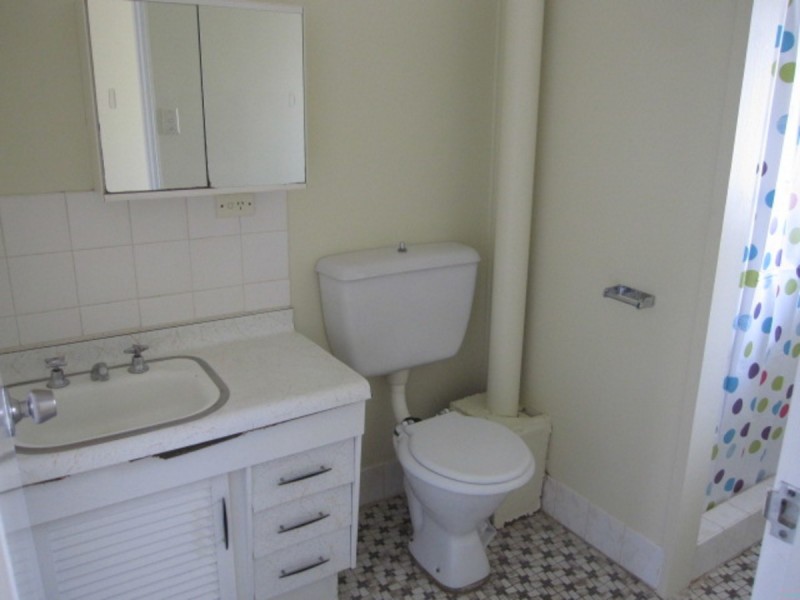 2/11 Harty Street, Coorparoo QLD 4151