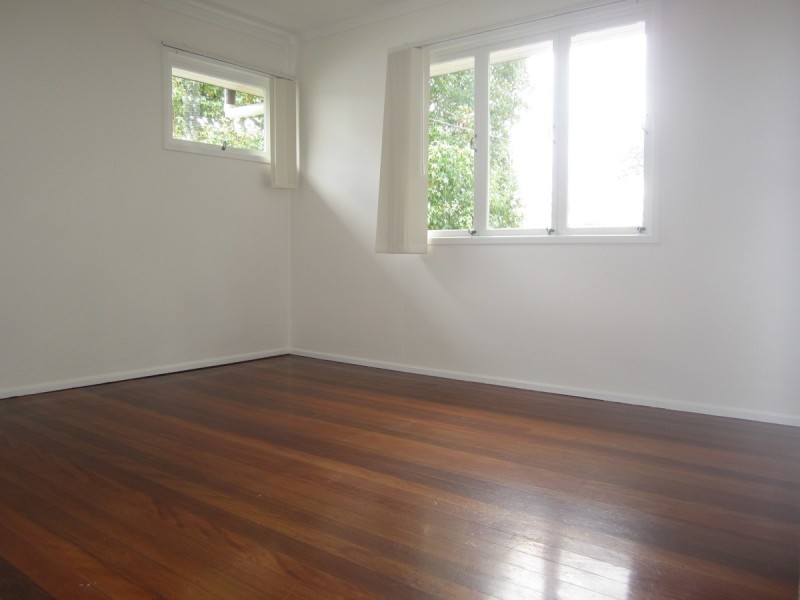 12 Nealdon Street, Holland Park QLD 4121