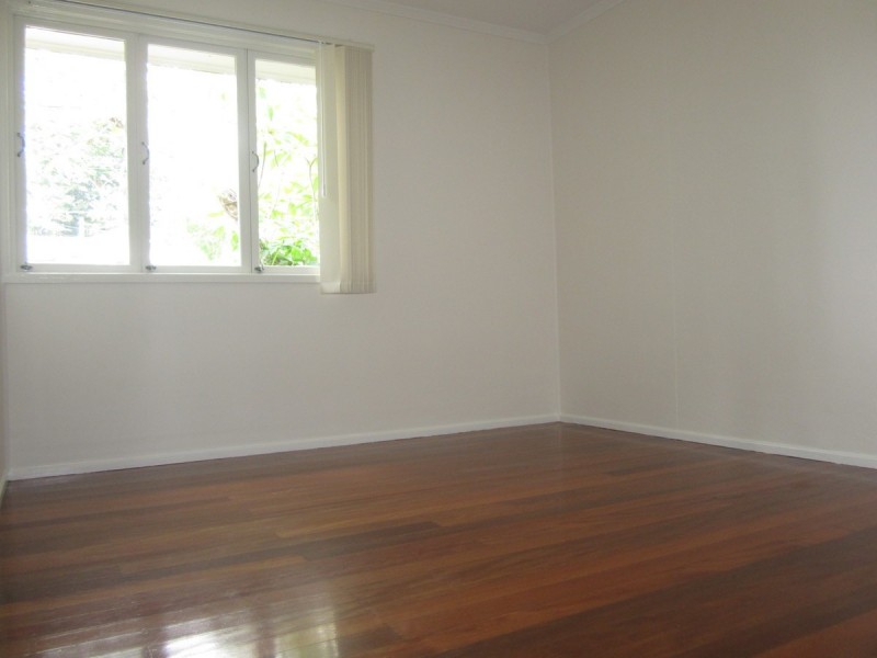 12 Nealdon Street, Holland Park QLD 4121