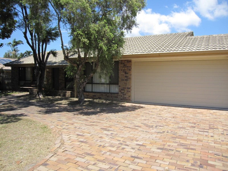 121 Meadowlands Road, Carindale QLD 4152