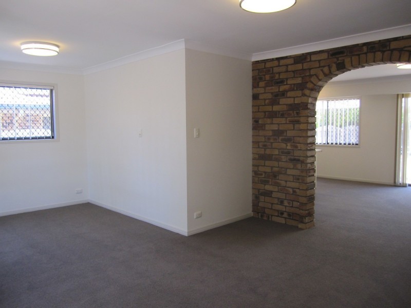 121 Meadowlands Road, Carindale QLD 4152