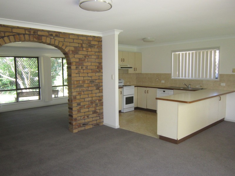 121 Meadowlands Road, Carindale QLD 4152