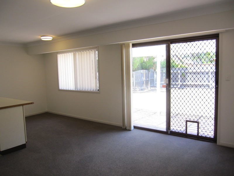 121 Meadowlands Road, Carindale QLD 4152