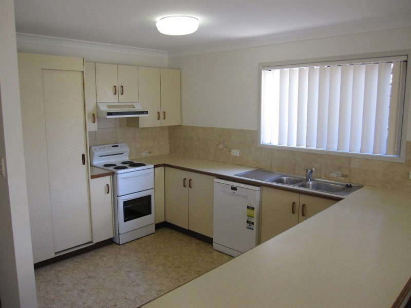 121 Meadowlands Road, Carindale QLD 4152