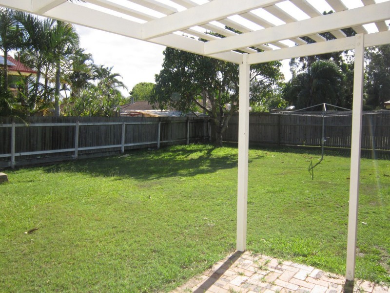 121 Meadowlands Road, Carindale QLD 4152