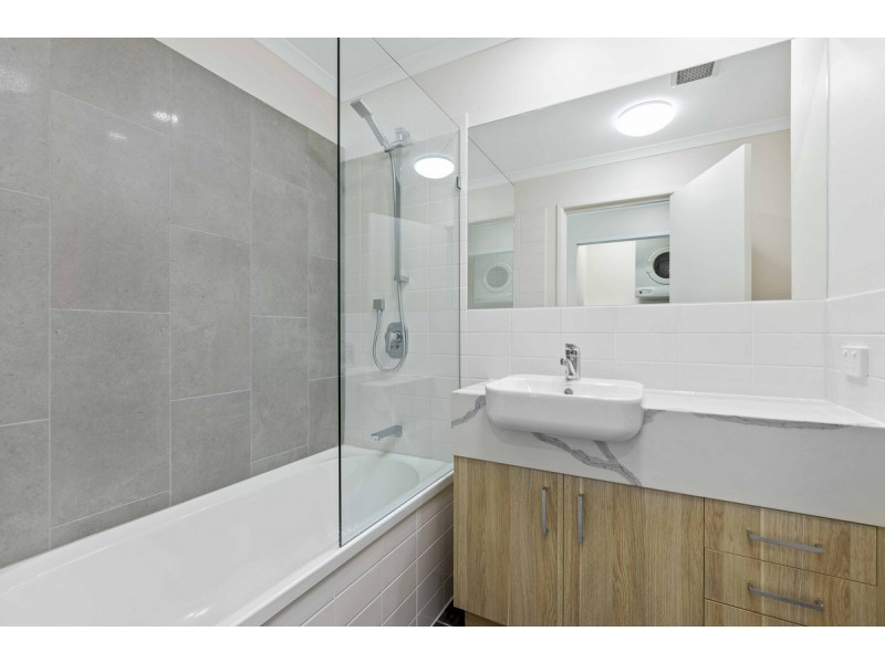 42/11 Kitchener Street, Coorparoo QLD 4151