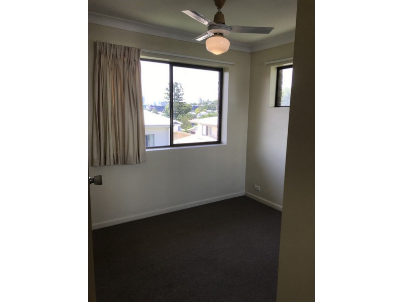 11/18 Rolle Street, Holland Park West QLD 4121