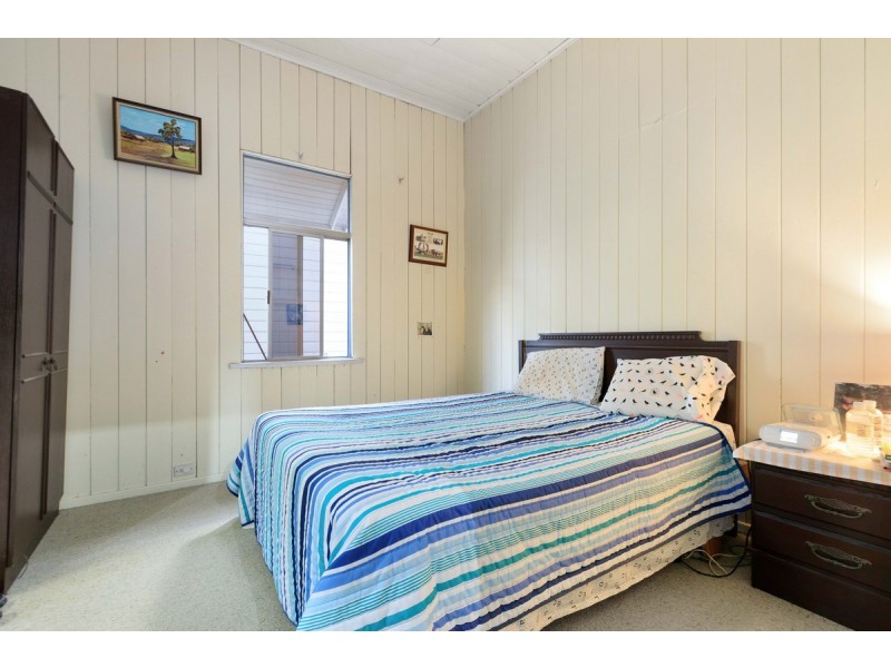 42 Ninth Avenue, Coorparoo QLD 4151