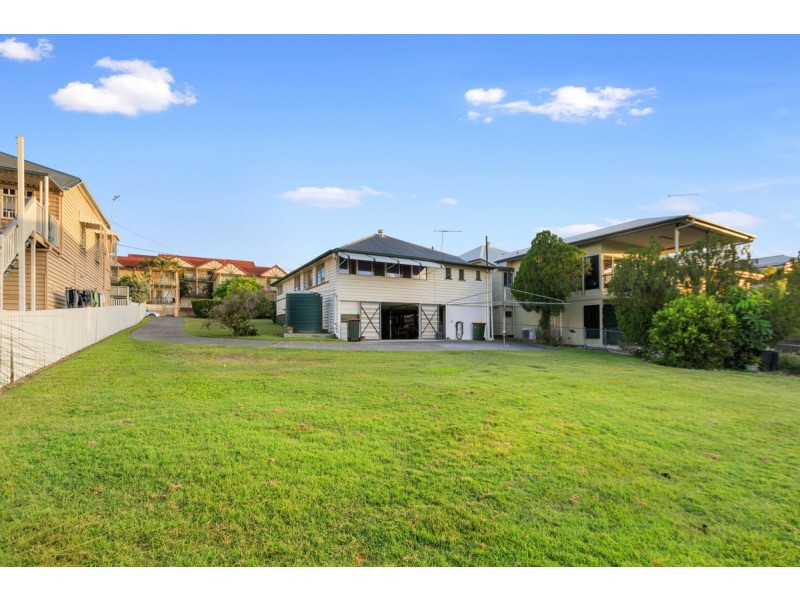 42 Ninth Avenue, Coorparoo QLD 4151