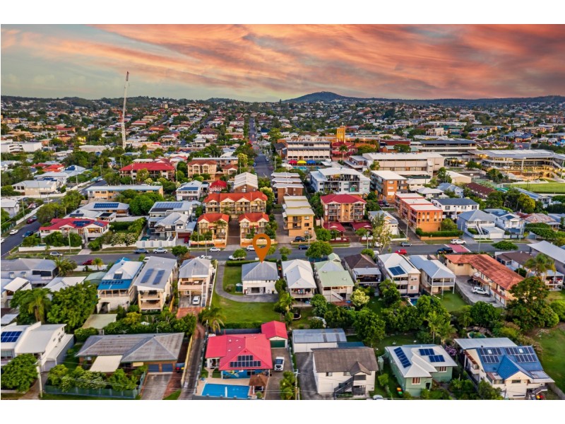 42 Ninth Avenue, Coorparoo QLD 4151