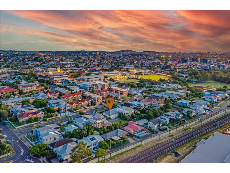 42 Ninth Avenue, Coorparoo QLD 4151