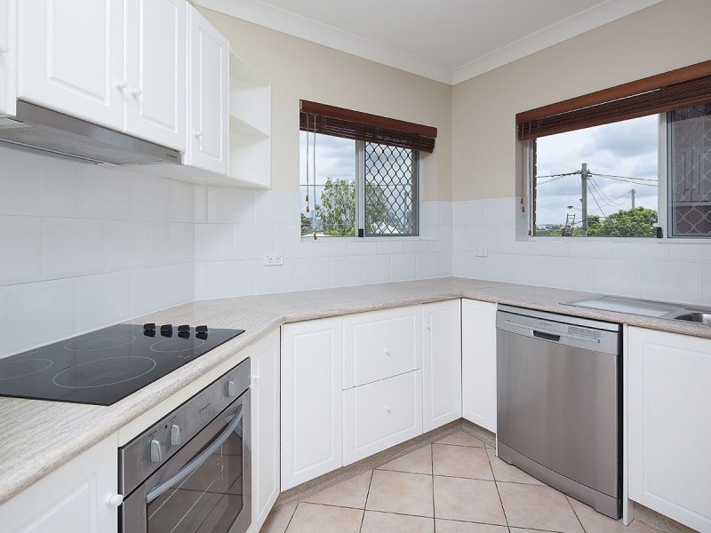 2/37 Ninth Avenue, Coorparoo QLD 4151