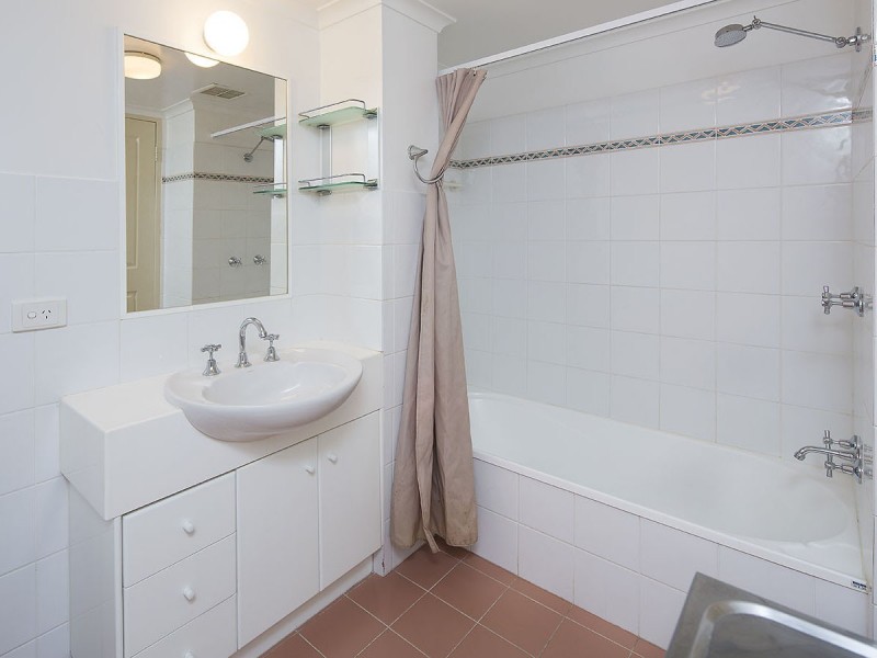 2/37 Ninth Avenue, Coorparoo QLD 4151