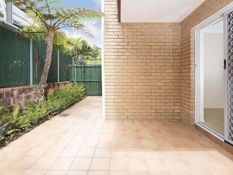 2/37 Ninth Avenue, Coorparoo QLD 4151