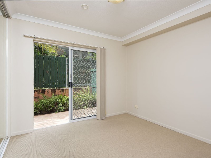 2/37 Ninth Avenue, Coorparoo QLD 4151
