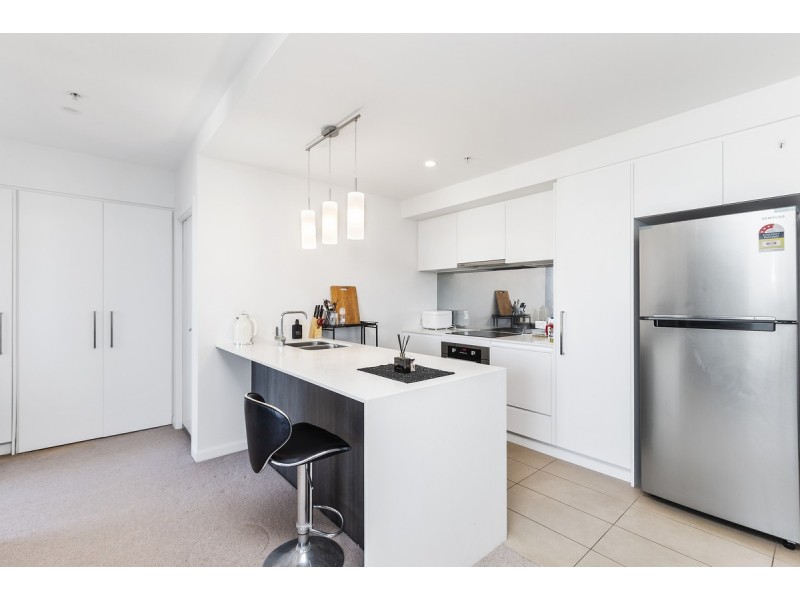 30808/300 Old Cleveland Road, Coorparoo QLD 4151