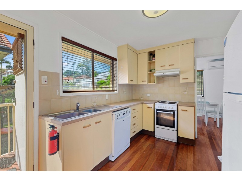 33 Wills Street, Coorparoo QLD 4151