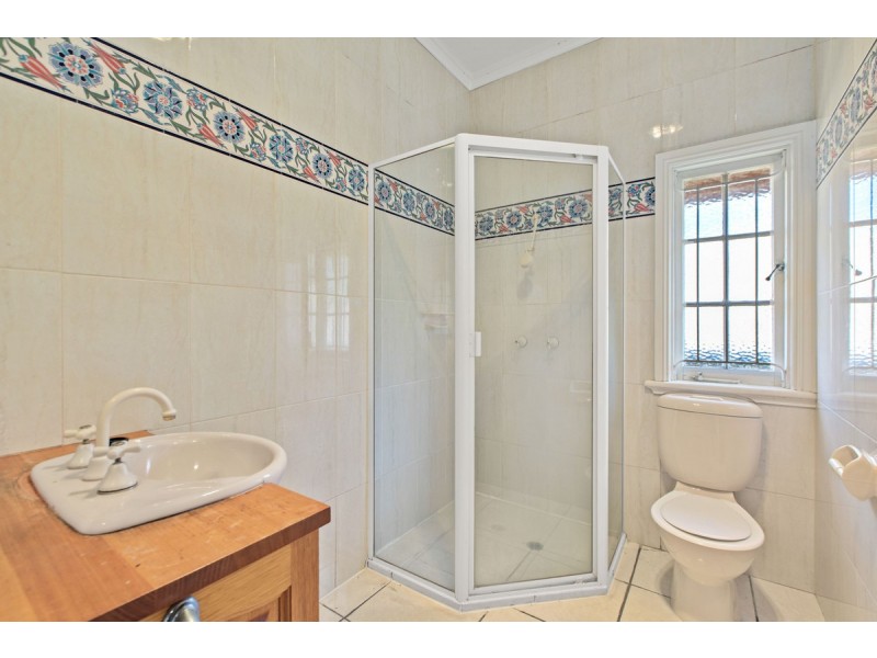 86 Bunya Street, Greenslopes QLD 4120