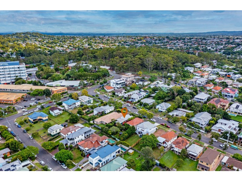 86 Bunya Street, Greenslopes QLD 4120