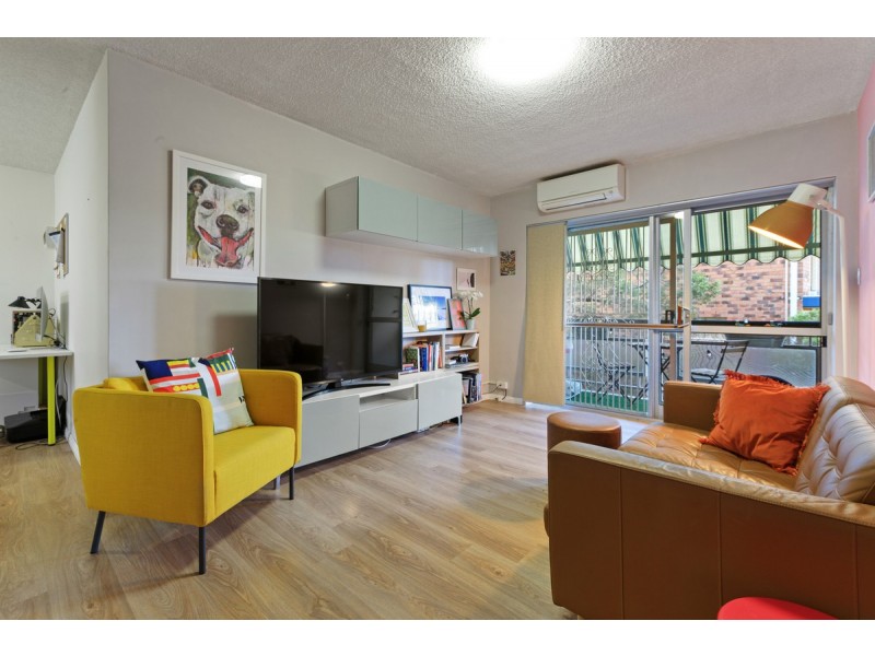 2/76 Kitchener Street, Coorparoo QLD 4151