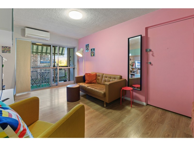 2/76 Kitchener Street, Coorparoo QLD 4151