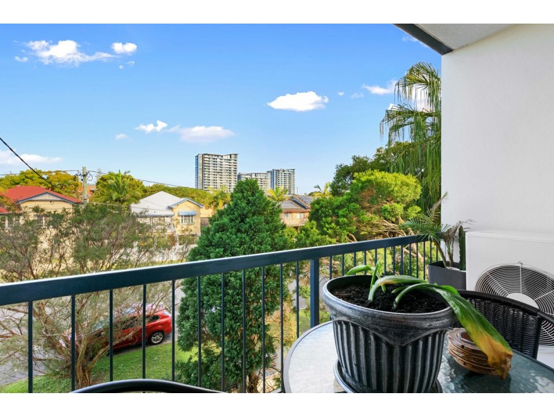4/12 Birdwood Street, Coorparoo QLD 4151