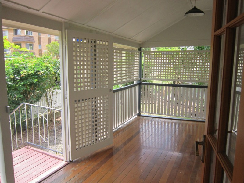 24 Wilkins Street East, Annerley QLD 4103