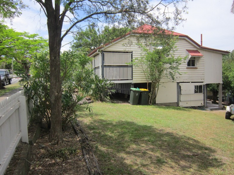 24 Wilkins Street East, Annerley QLD 4103