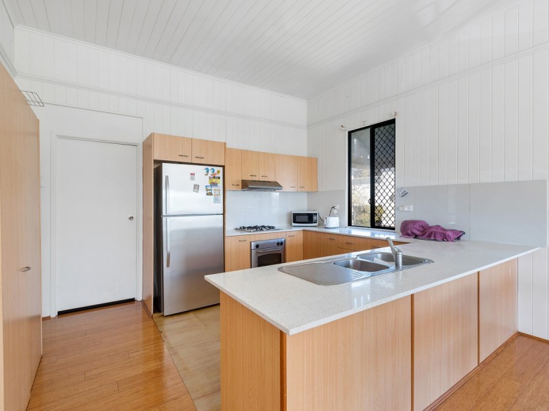 31 Kitchener Street, Coorparoo QLD 4151