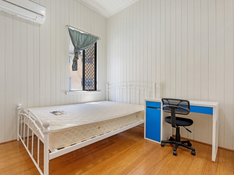 31 Kitchener Street, Coorparoo QLD 4151