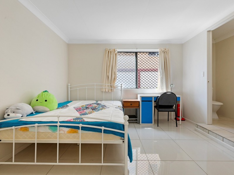 31 Kitchener Street, Coorparoo QLD 4151