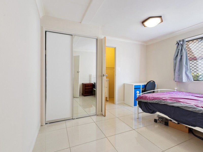 31 Kitchener Street, Coorparoo QLD 4151