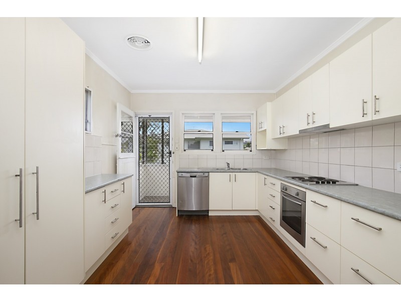 146 Sterculia Avenue, Holland Park QLD 4121