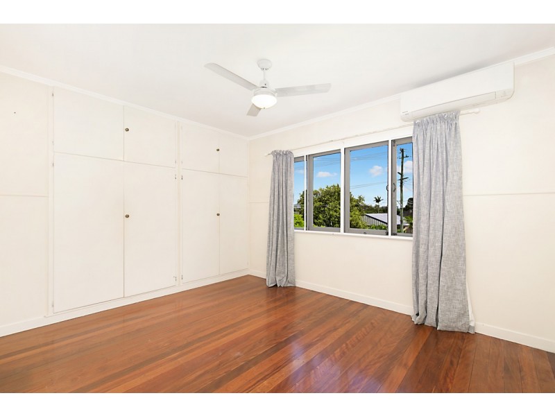 146 Sterculia Avenue, Holland Park QLD 4121